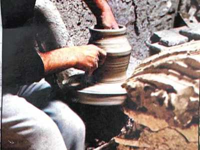 L'omonimo nipote Gioacchino nel 1955 costitu� la �Manifattura Ceramica G. D�Aniello & figli�, la prima azienda terlizzese di ceramiche dotata di un�organizzazione produttiva articolata 